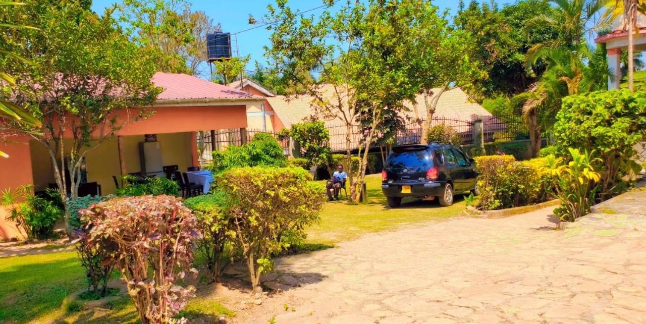La Feve Beach Bed And Breakfast Entebbe Bagian luar foto
