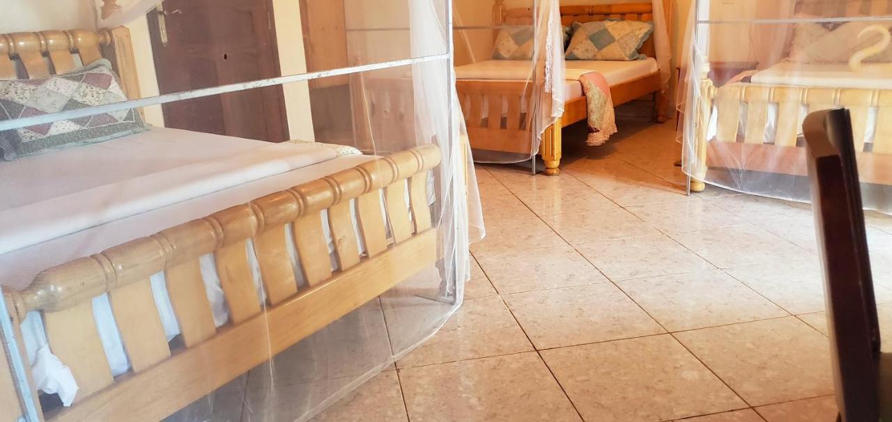 La Feve Beach Bed And Breakfast Entebbe Bagian luar foto