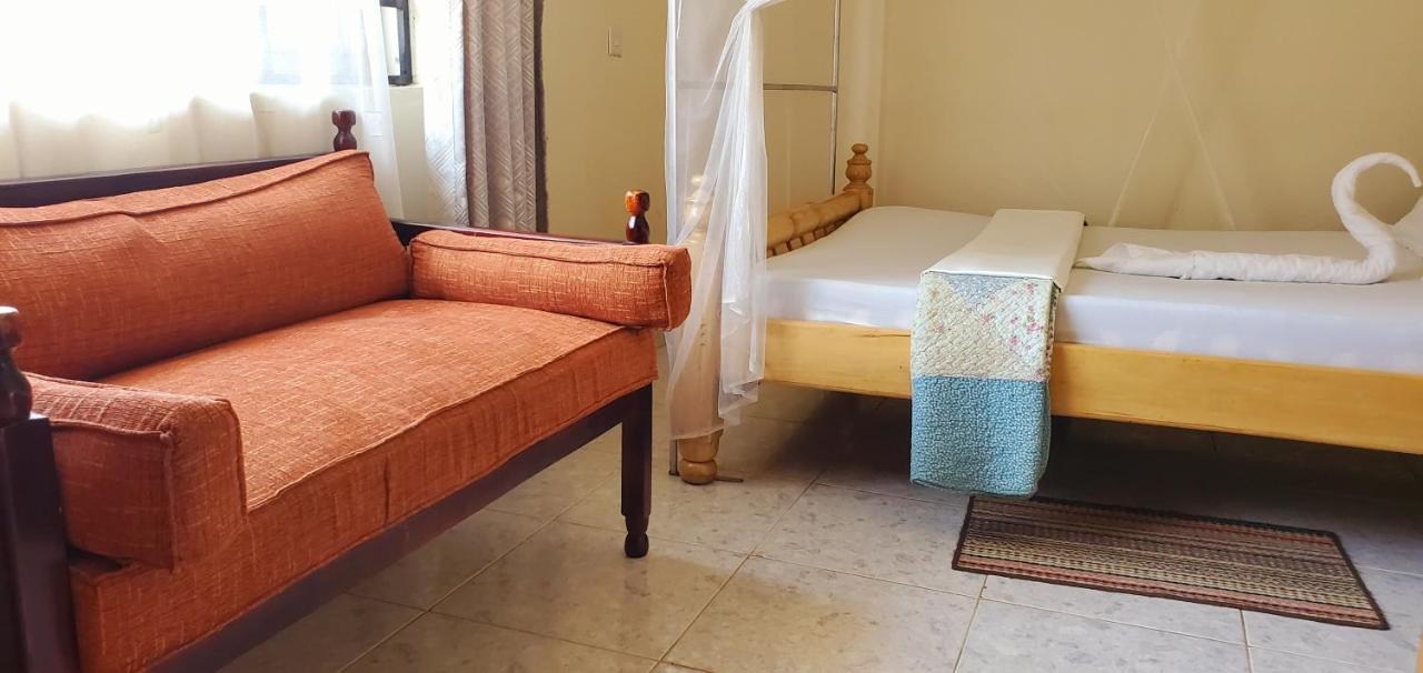 La Feve Beach Bed And Breakfast Entebbe Bagian luar foto