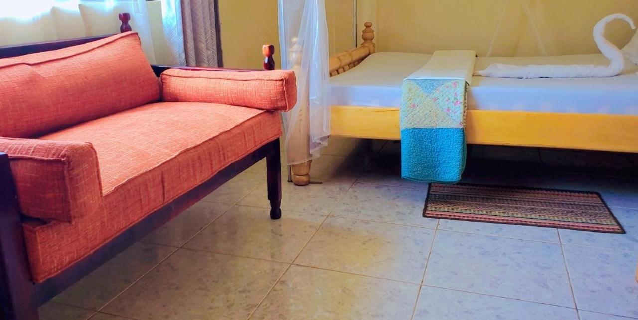 La Feve Beach Bed And Breakfast Entebbe Bagian luar foto