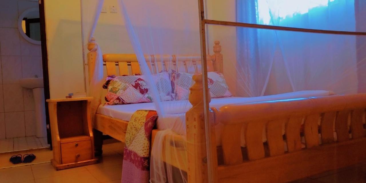 La Feve Beach Bed And Breakfast Entebbe Bagian luar foto