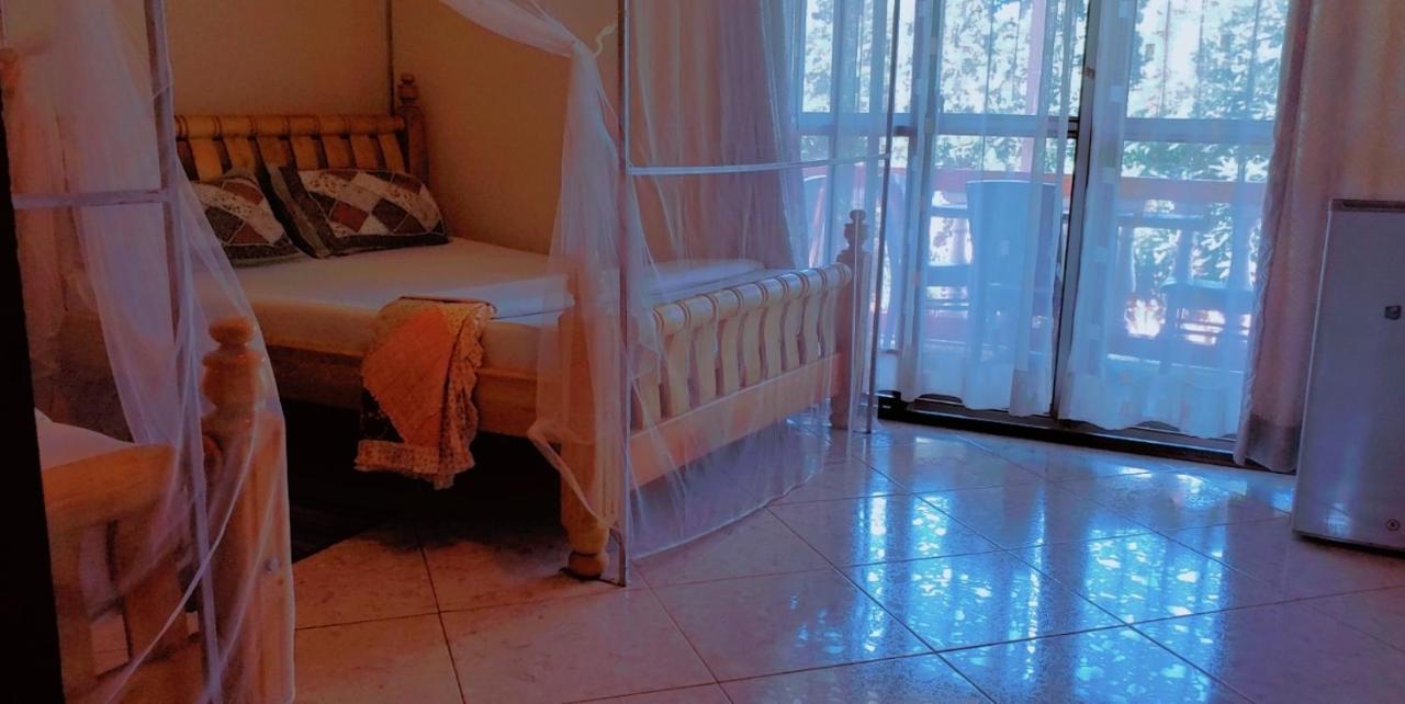La Feve Beach Bed And Breakfast Entebbe Bagian luar foto