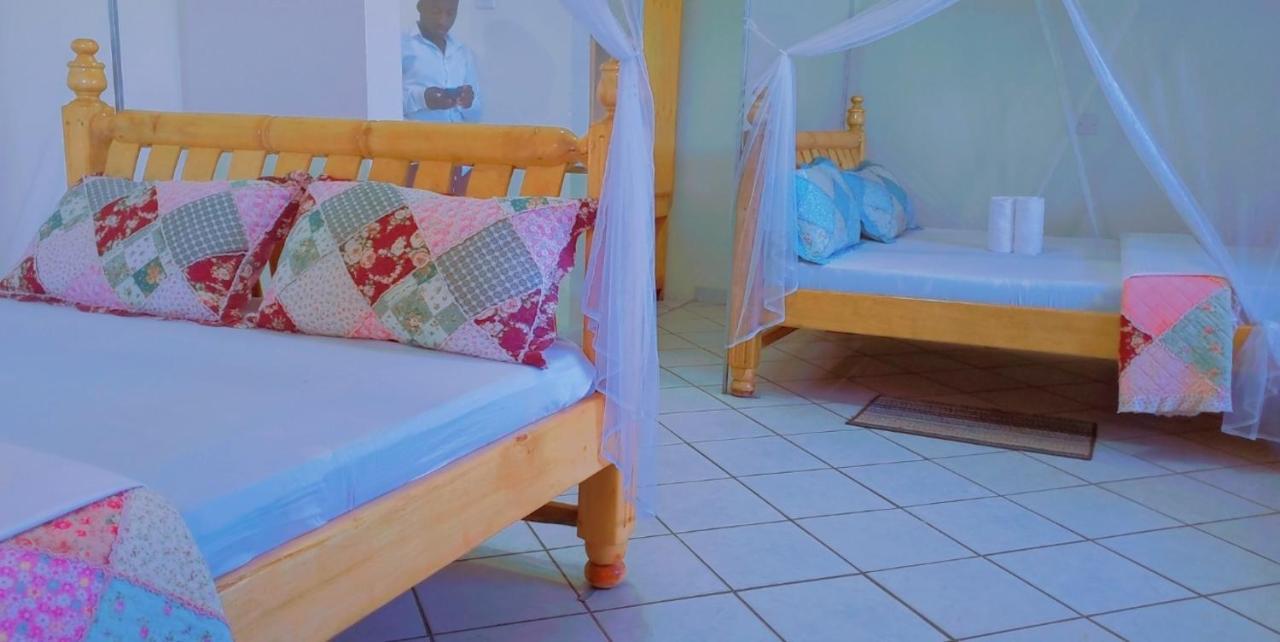 La Feve Beach Bed And Breakfast Entebbe Bagian luar foto