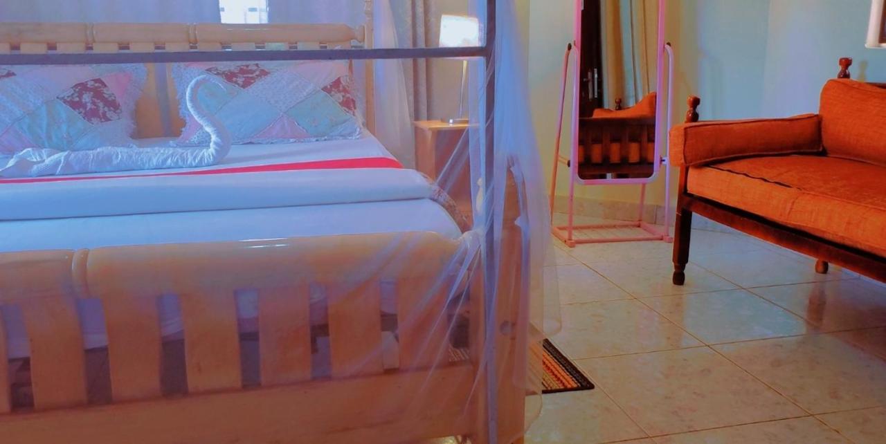 La Feve Beach Bed And Breakfast Entebbe Bagian luar foto