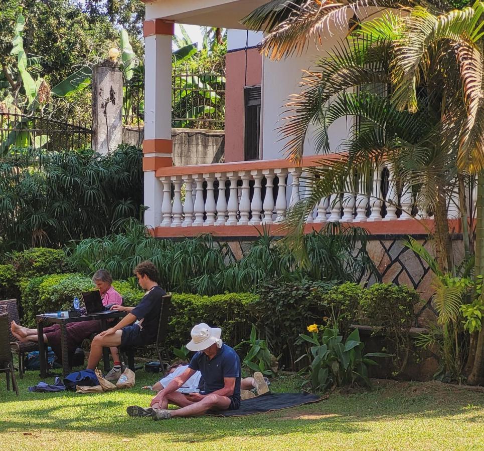La Feve Beach Bed And Breakfast Entebbe Bagian luar foto